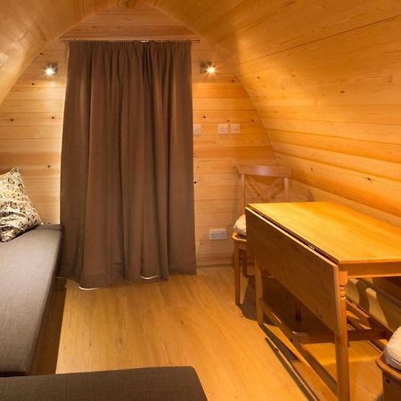 Buttercup Glamping Pod Hotel Cheltenham Exterior foto