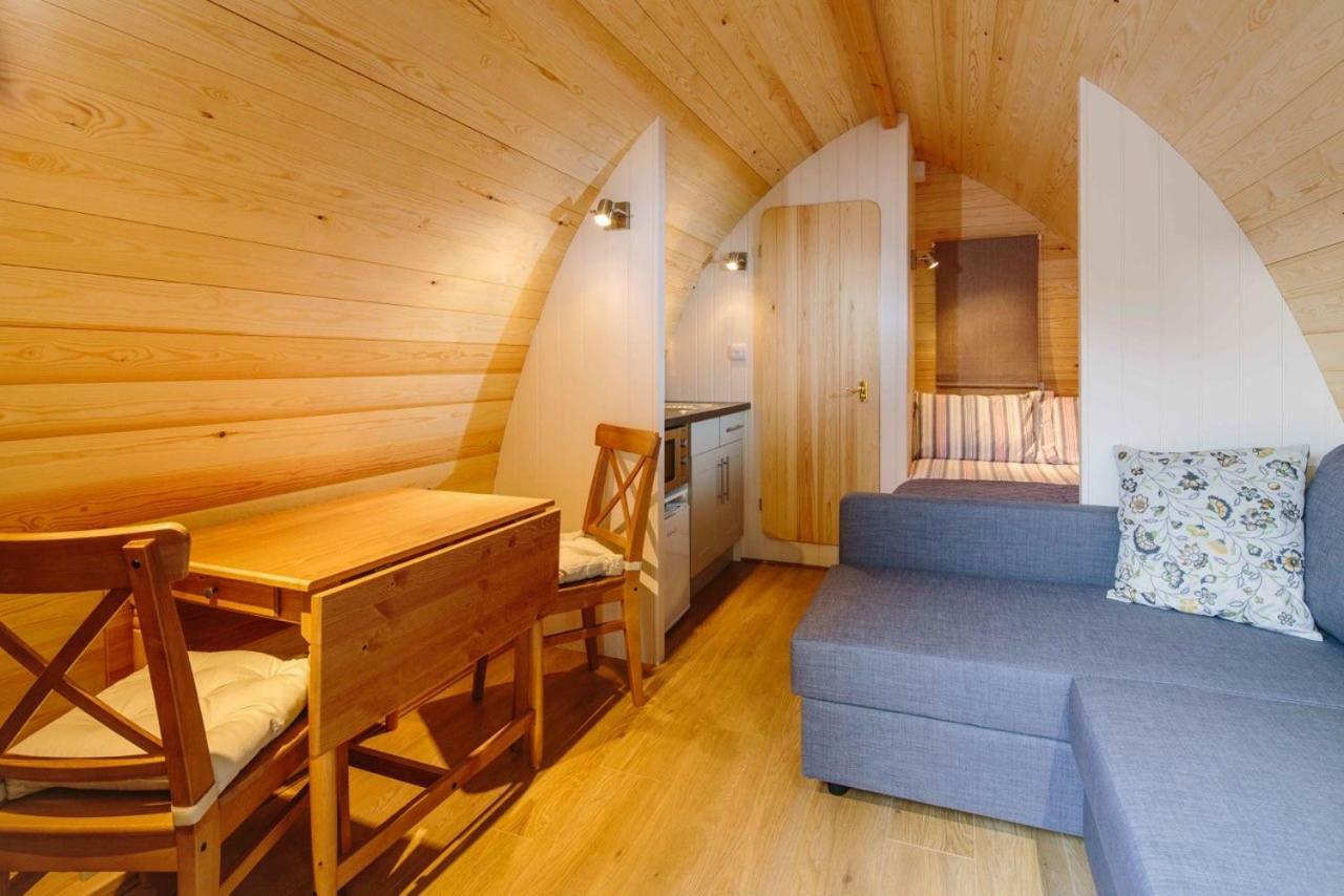 Buttercup Glamping Pod Hotel Cheltenham Exterior foto