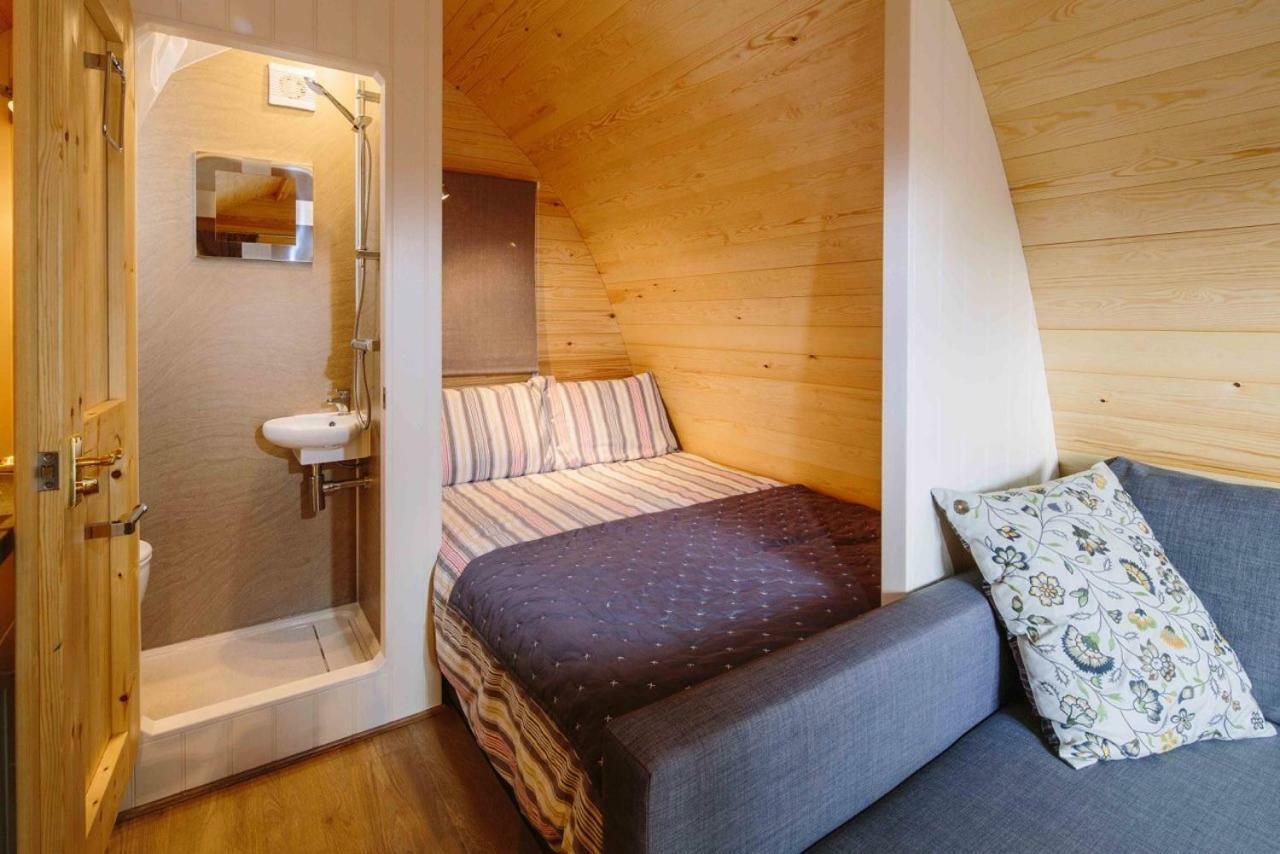 Buttercup Glamping Pod Hotel Cheltenham Exterior foto