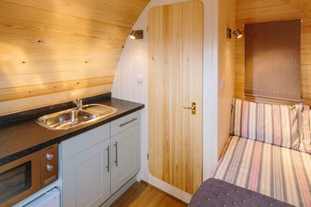 Buttercup Glamping Pod Hotel Cheltenham Exterior foto